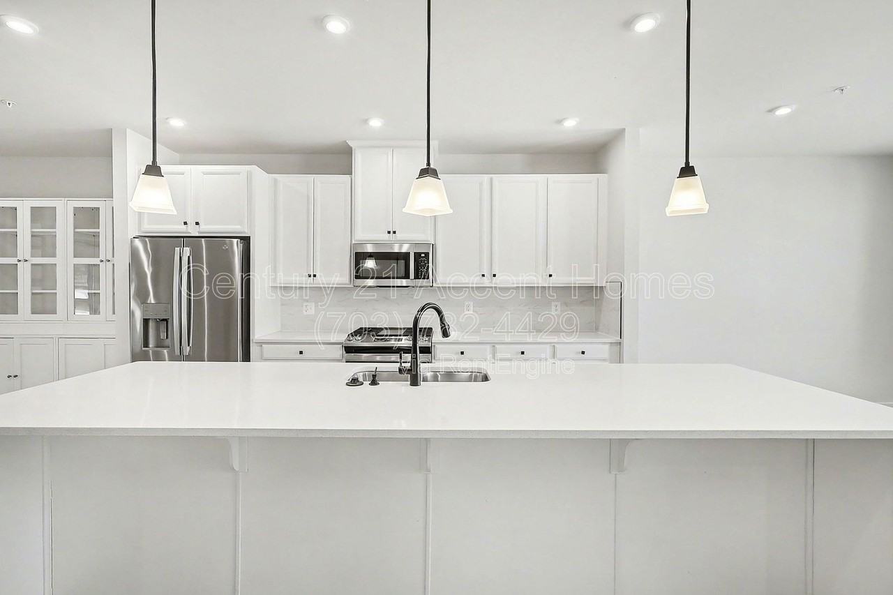 1705 Dunnington Pl - Photo 4 of 34