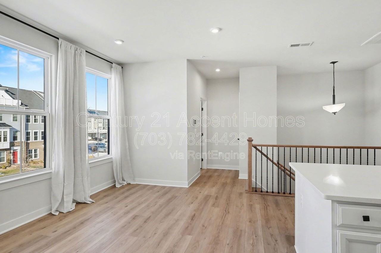 1705 Dunnington Pl - Photo 6 of 34