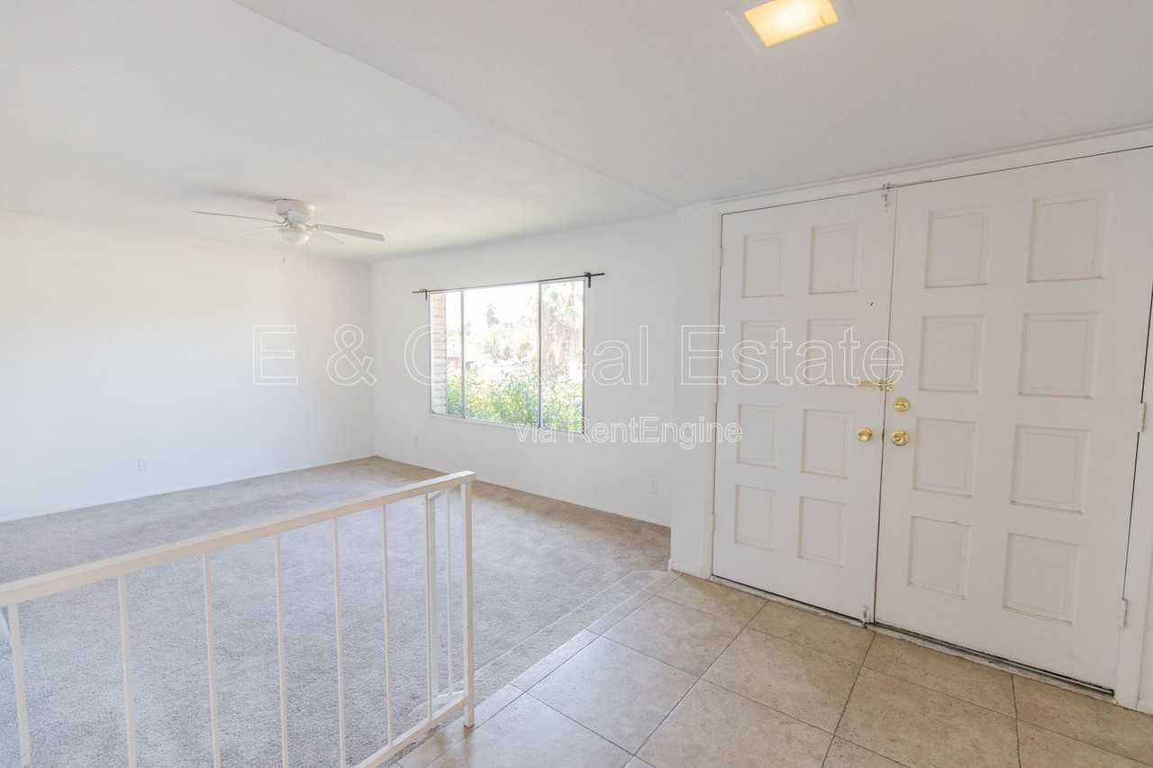 1622 E Fremont Dr - Photo 4 of 25