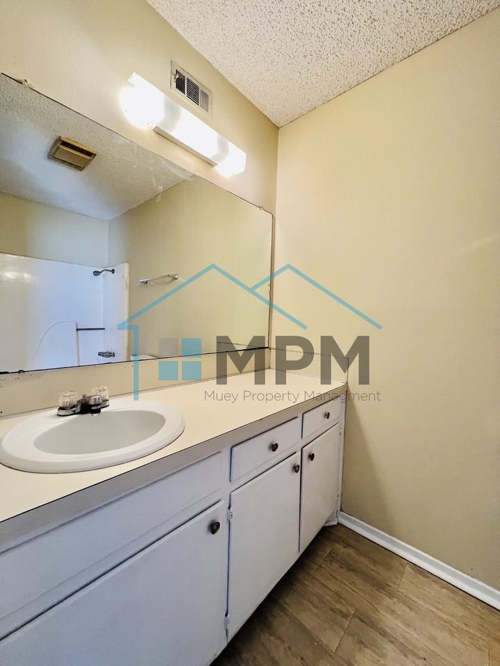 83 Colonial Dr #C - Photo 3 of 8