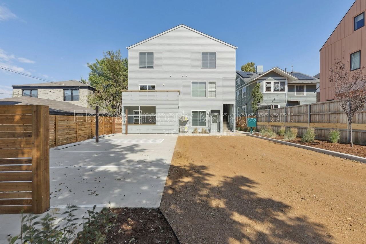 1624 Nw 17th St #301 - Photo 3 of 13