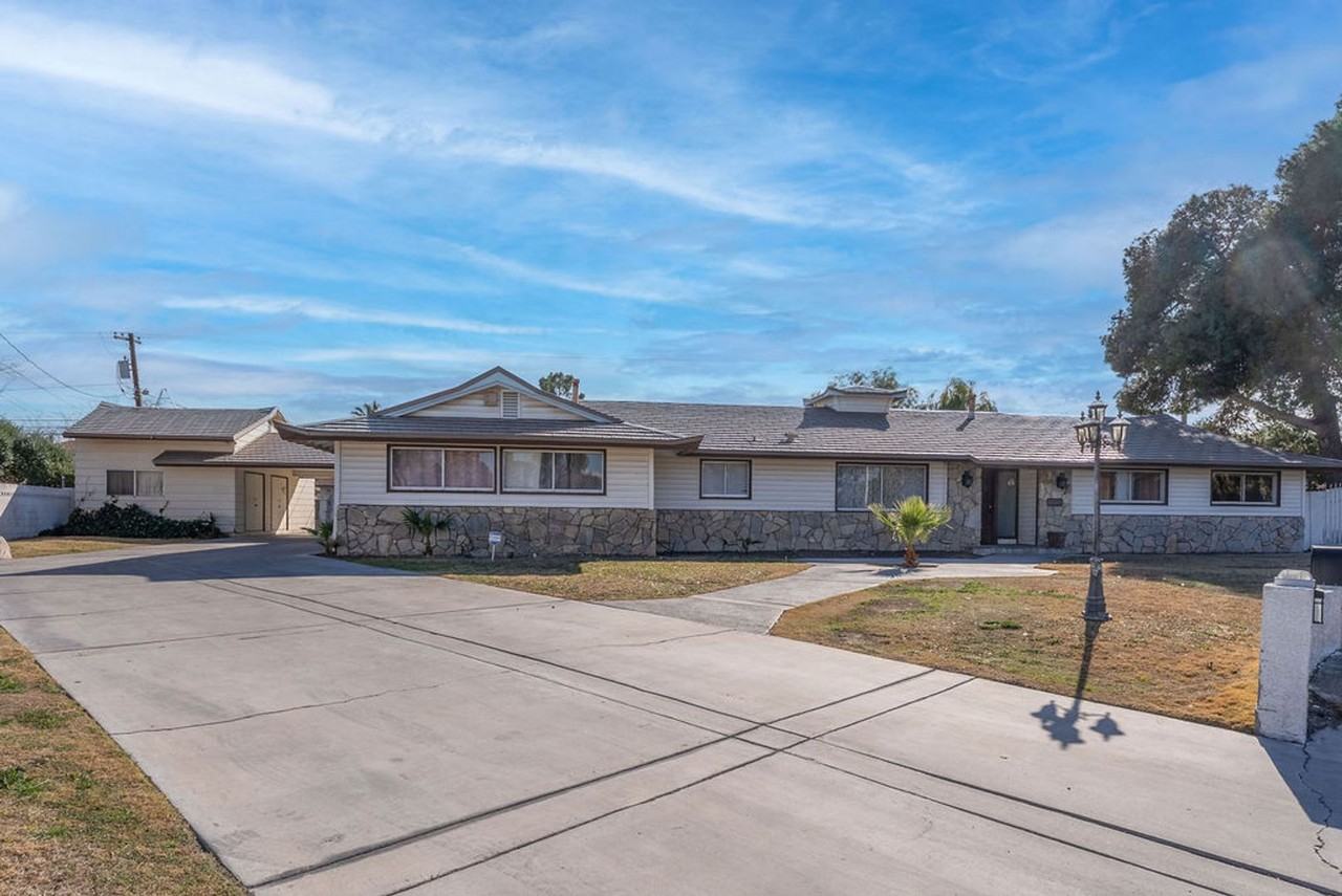 1489 Santa Anita Dr - Photo 2 of 50