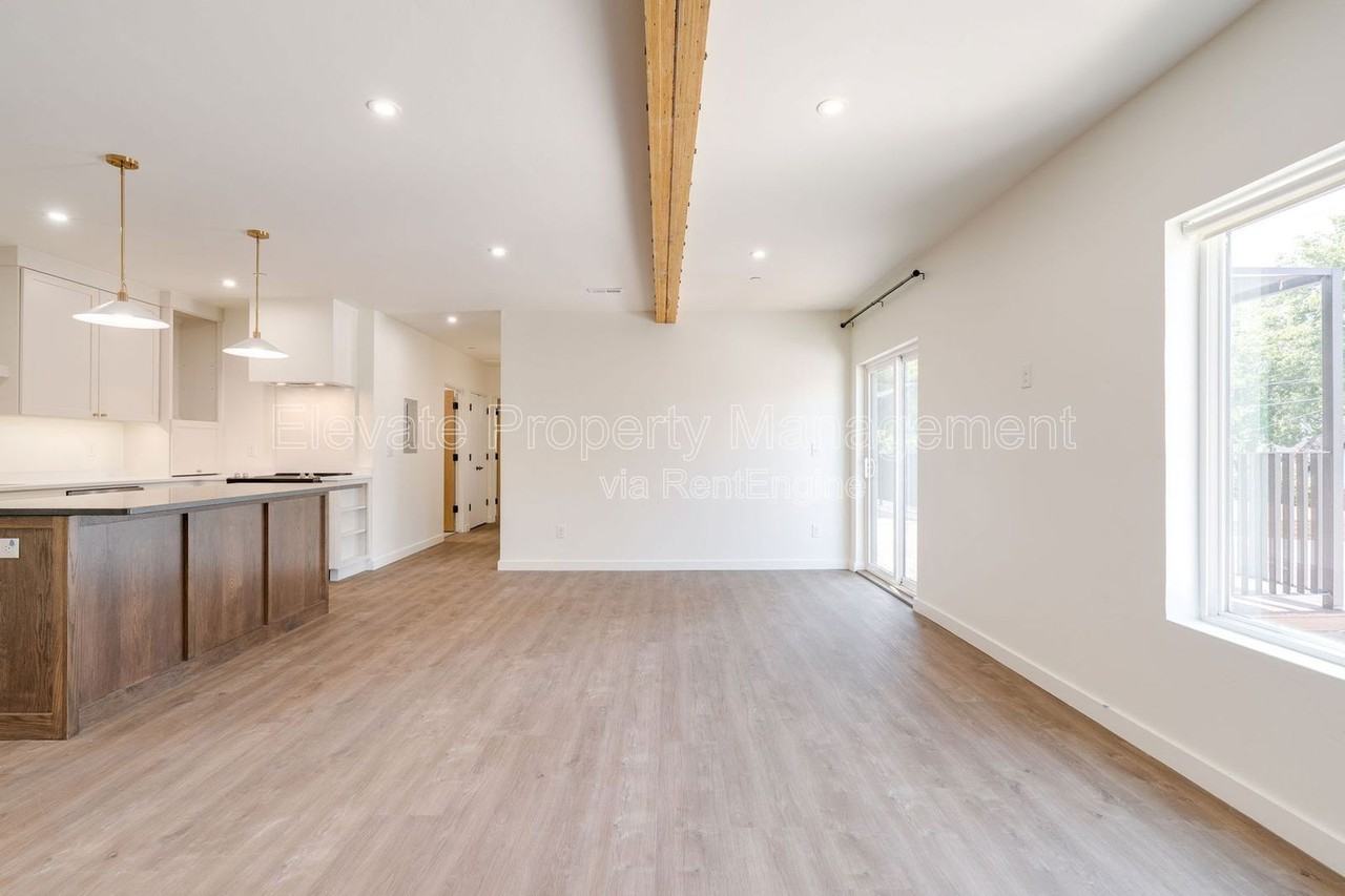 844 Nw 43rd St #202 - Photo 4 of 39