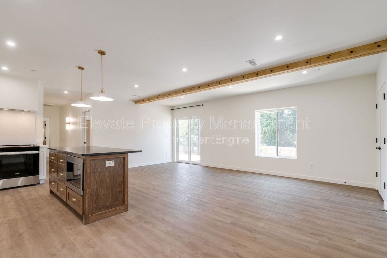 844 Nw 43rd St #202 - Photo 5 of 39