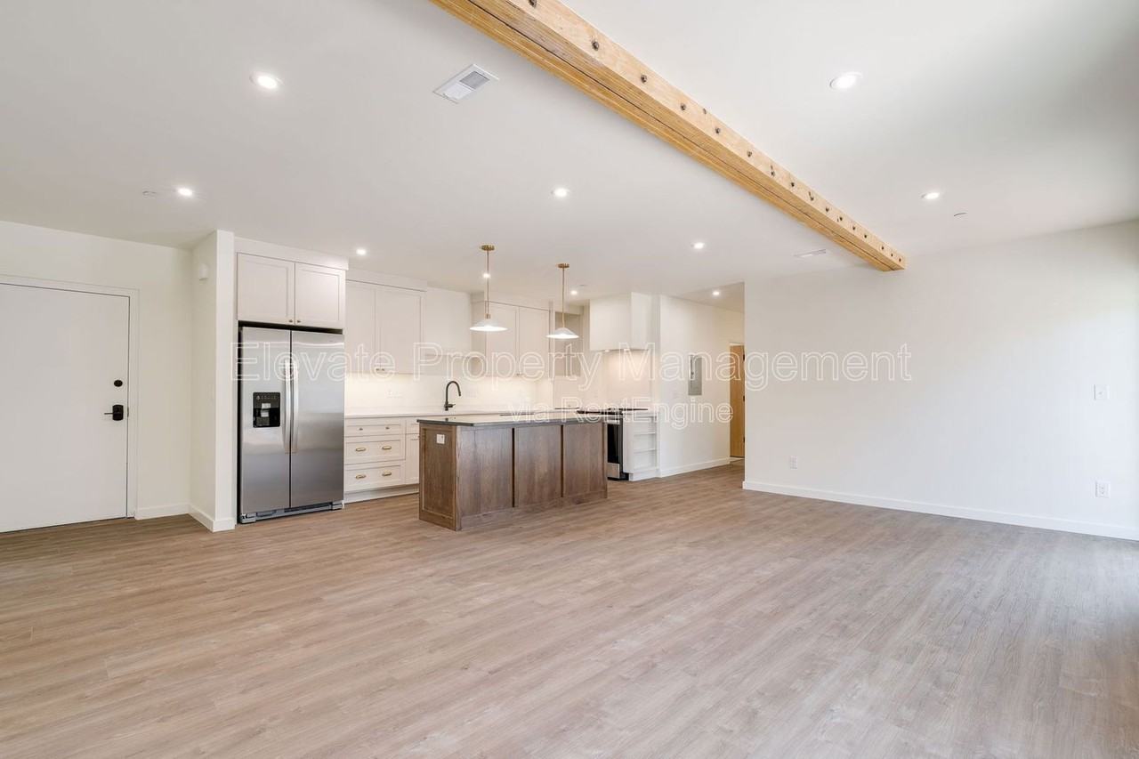 844 Nw 43rd St #202 - Photo 6 of 39