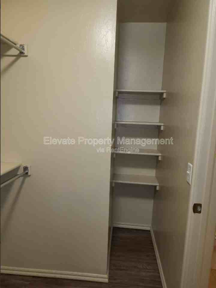 921 W Prairie Wind Way - Photo 2 of 23