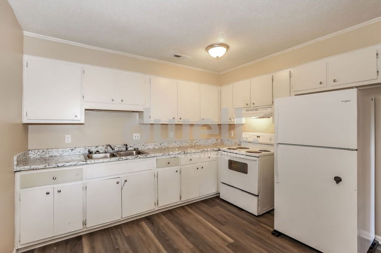 2828 Lumpkin Rd #B - Photo 4 of 16