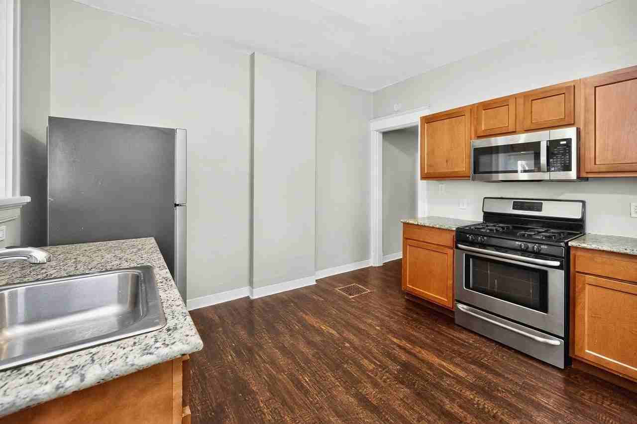 2359 Stratford Ave - Photo 2 of 19