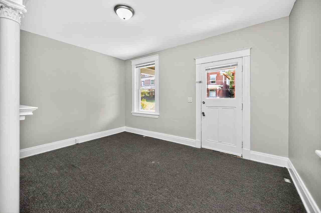 2359 Stratford Ave - Photo 4 of 19