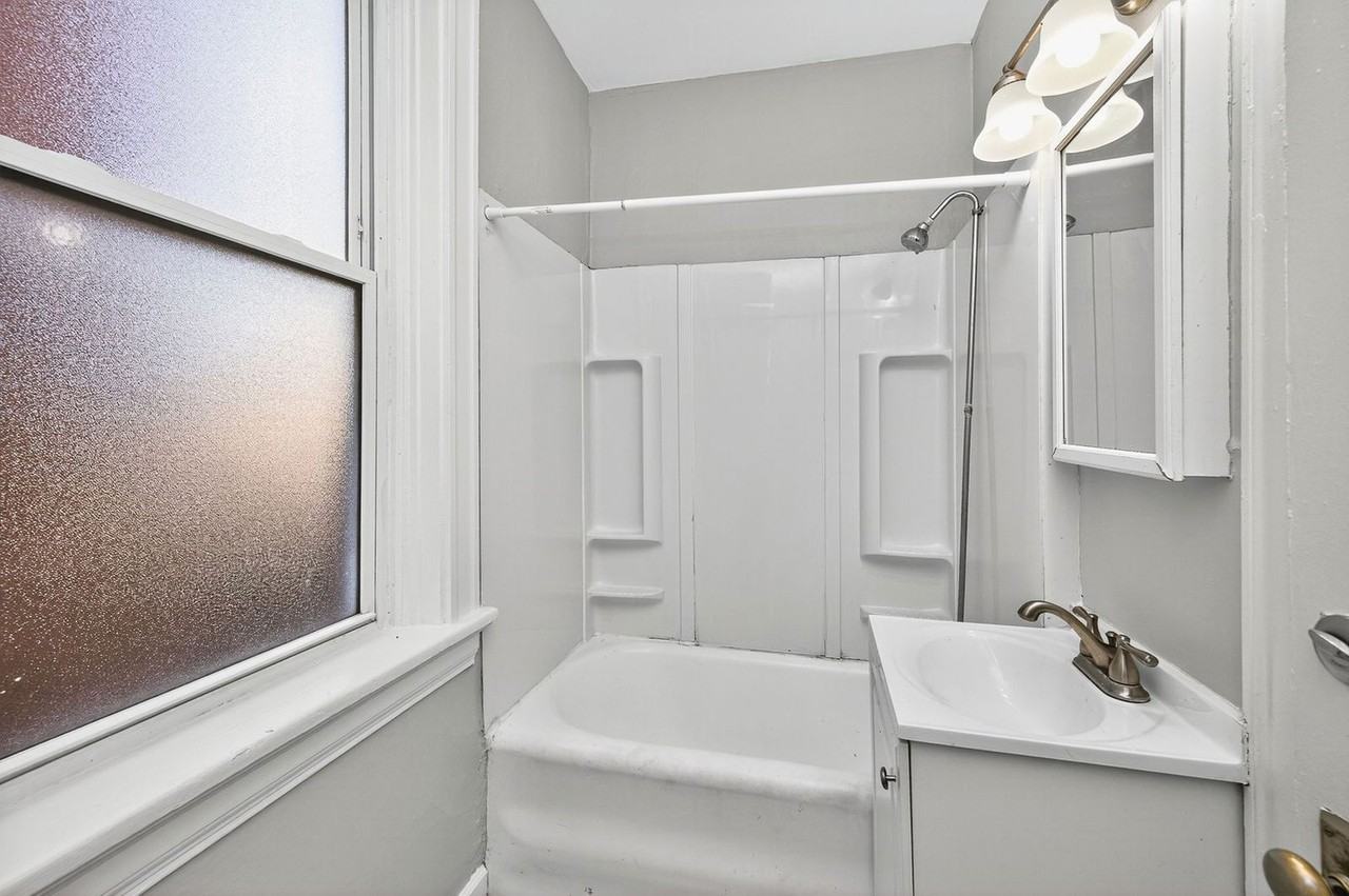 2359 Stratford Ave - Photo 6 of 19