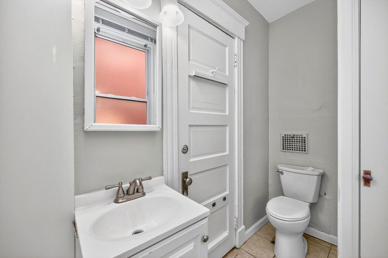 2359 Stratford Ave - Photo 7 of 19