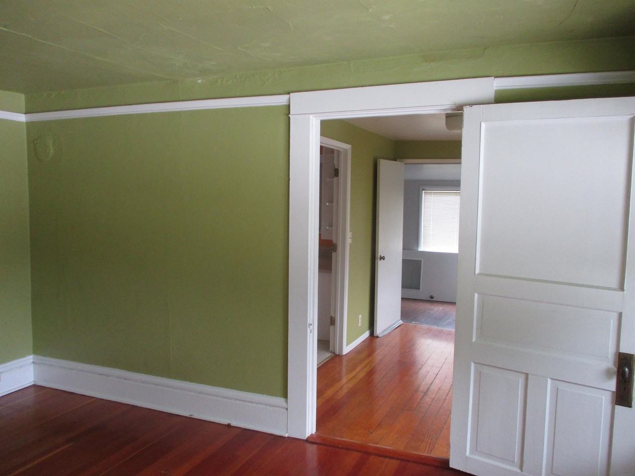 1392 Willamette St - Photo 4 of 8