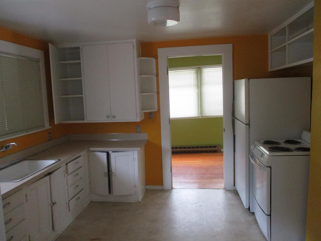 1392 Willamette St - Photo 5 of 8