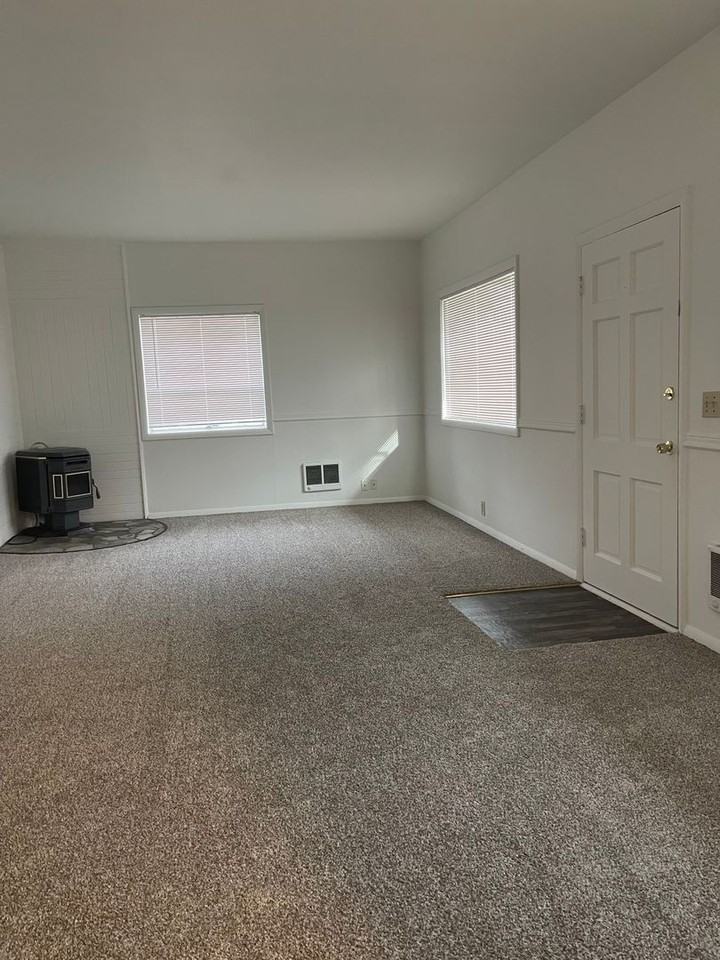 8797 116th Ave Ne - Photo 3 of 21