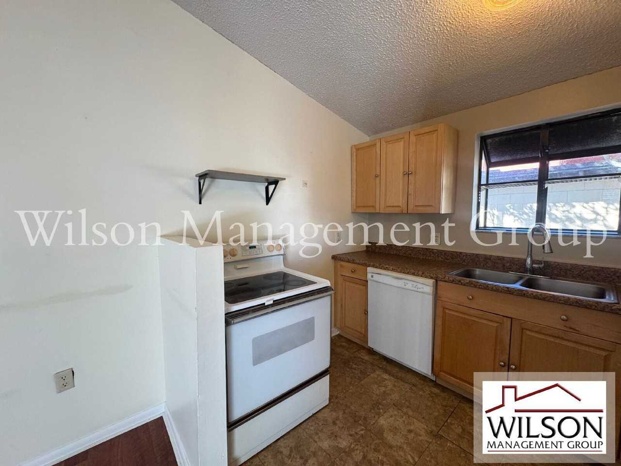 3104 E Jefferson St #A - Photo 7 of 22