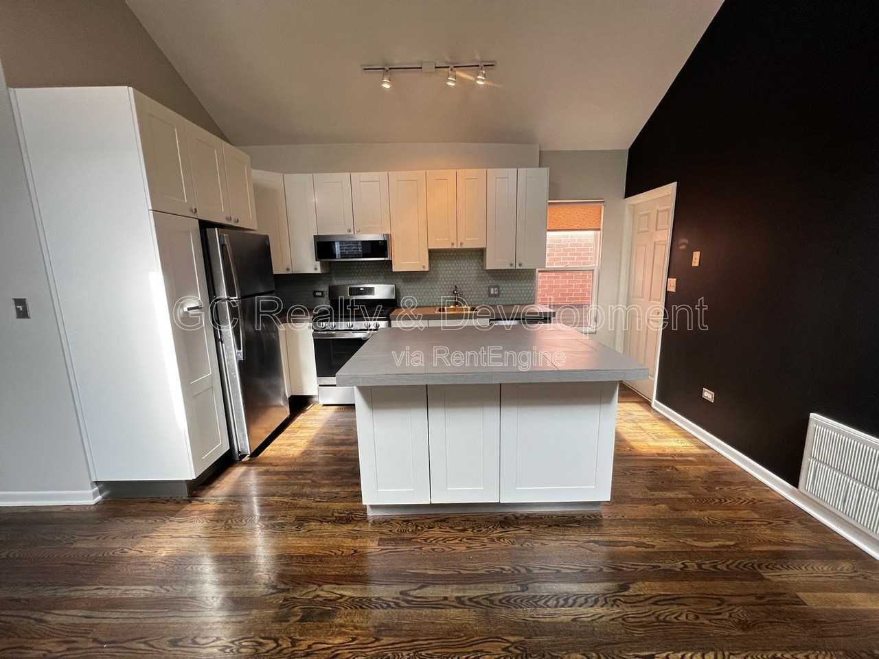 819 N May St #3 - Photo 4 of 21