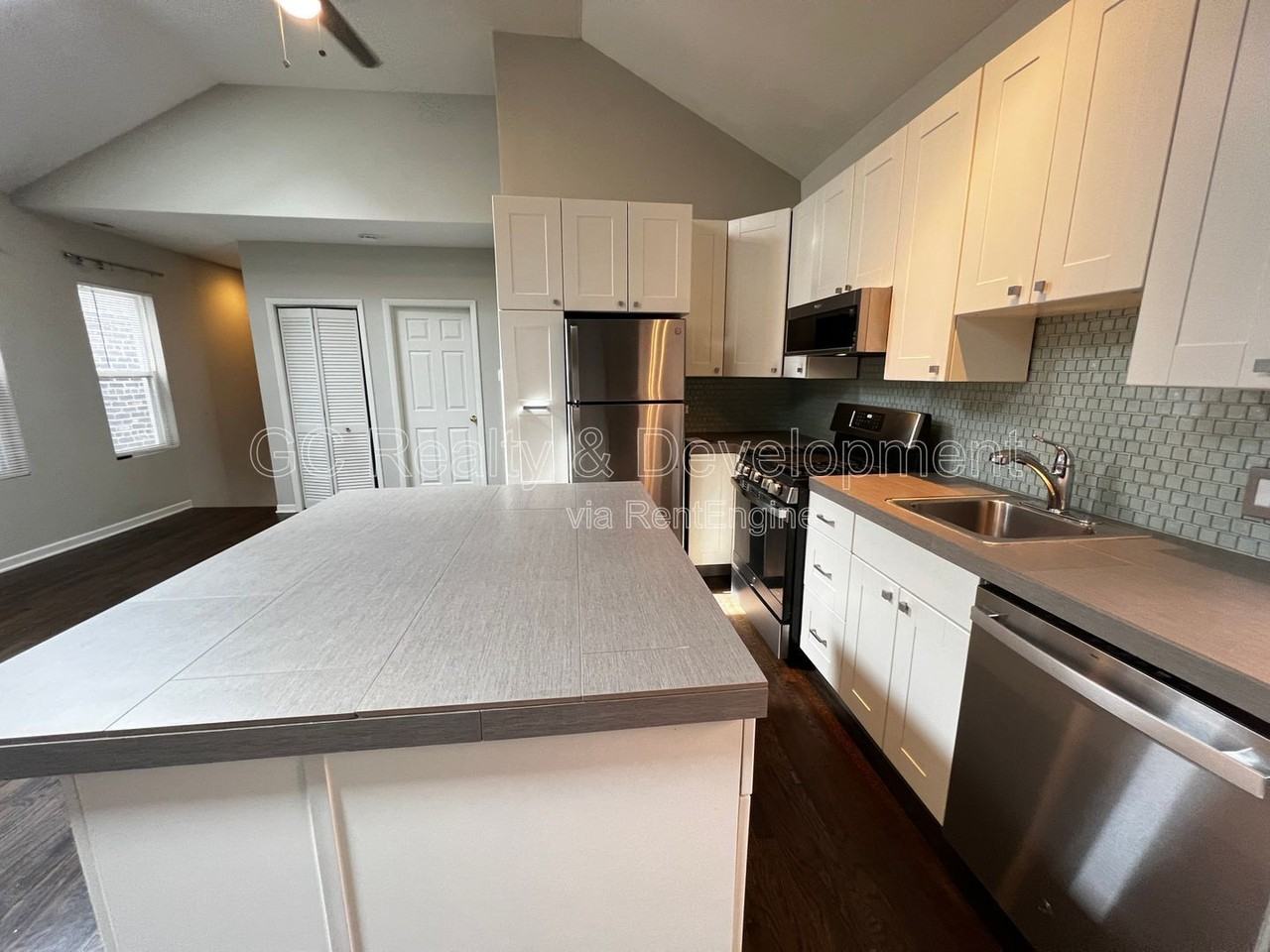 819 N May St #3 - Photo 5 of 21