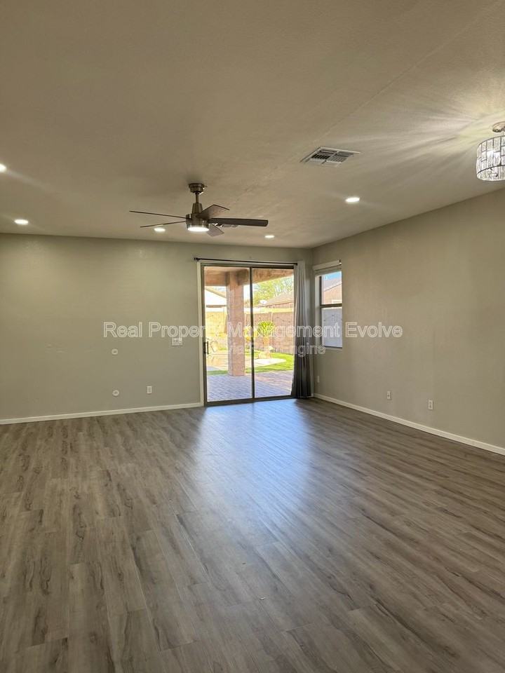 5814 W Alice Ave - Photo 2 of 38