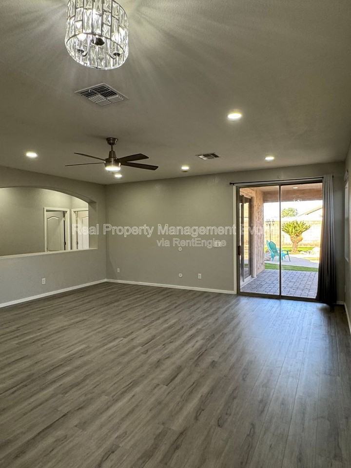 5814 W Alice Ave - Photo 4 of 38