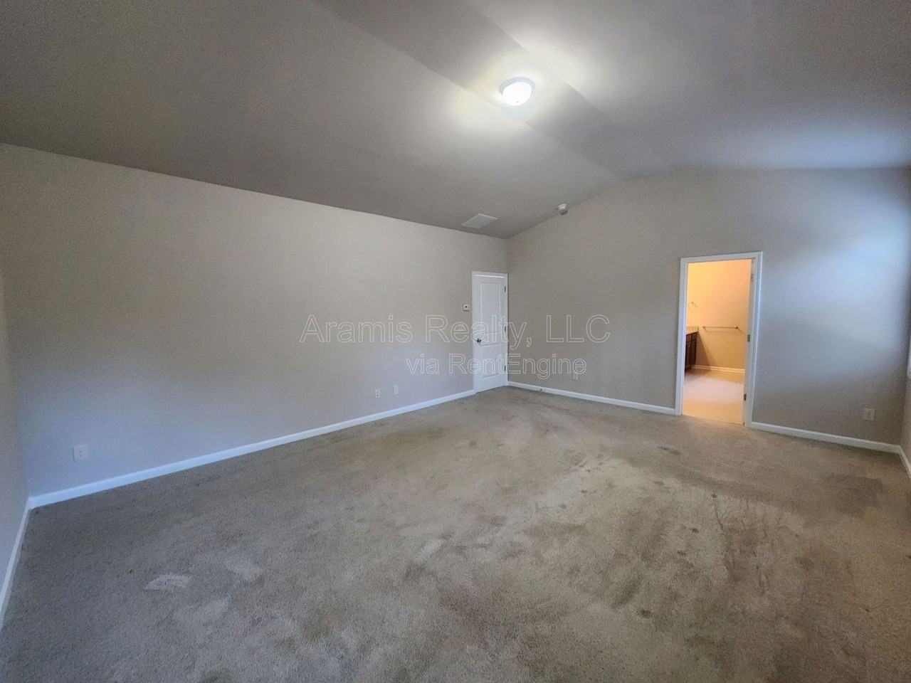 1919 Briarcliff Way - Photo 7 of 19