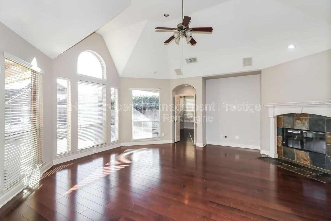 2718 Van Gogh Ln - Photo 4 of 16