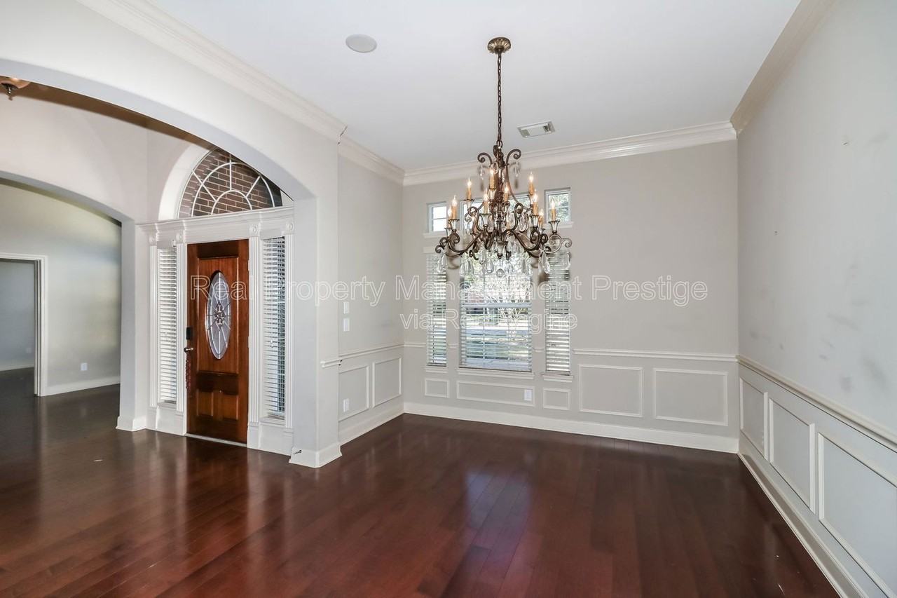 2718 Van Gogh Ln - Photo 6 of 16