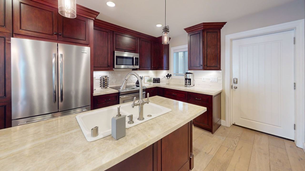 935 D Ave - Photo 2 of 32