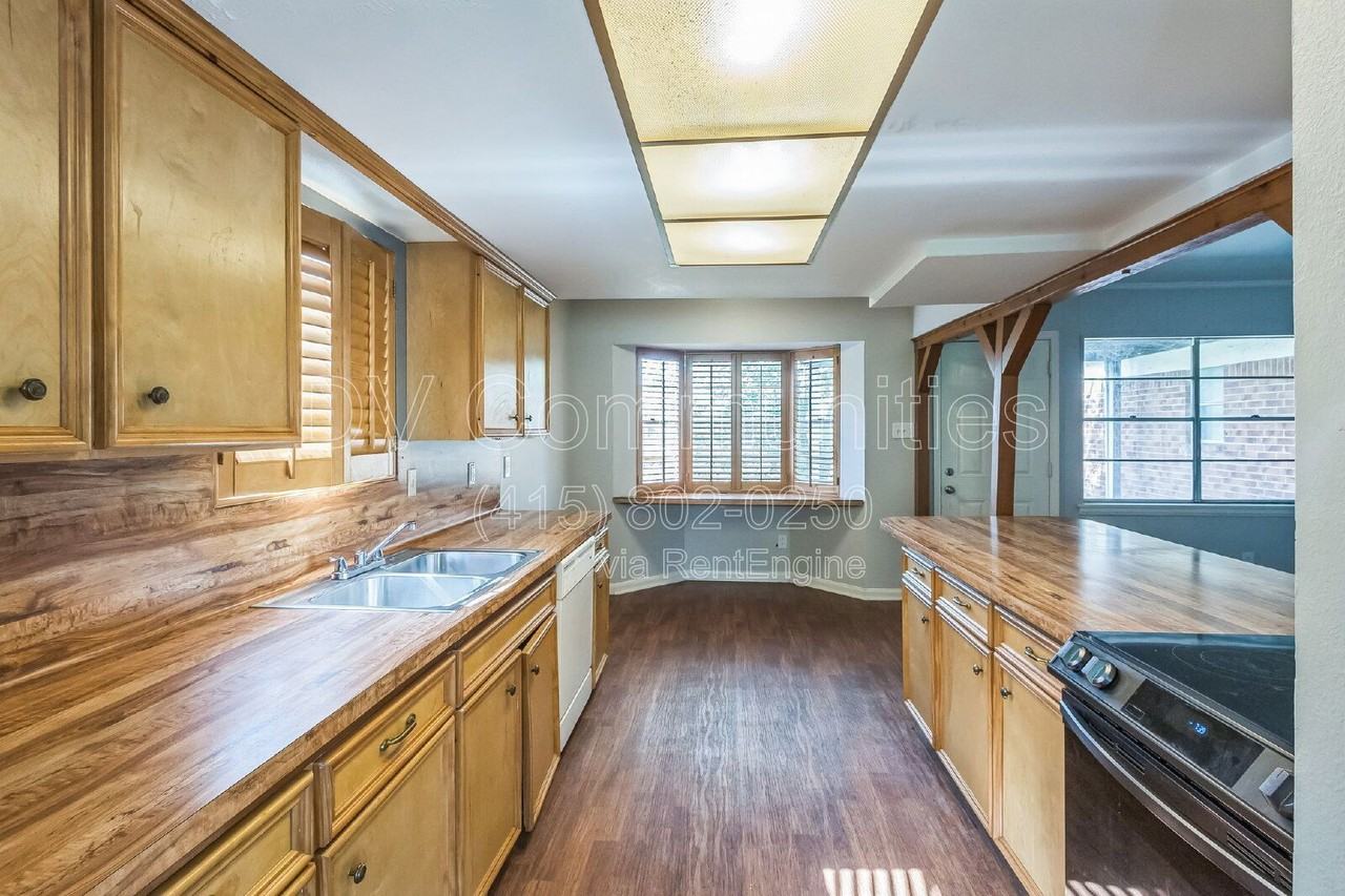 13331 Villagrove Dr - Photo 2 of 28