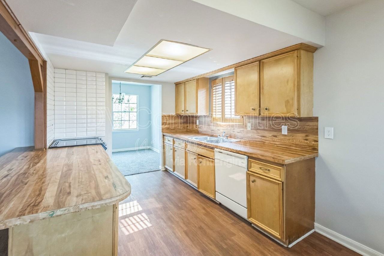 13331 Villagrove Dr - Photo 4 of 28