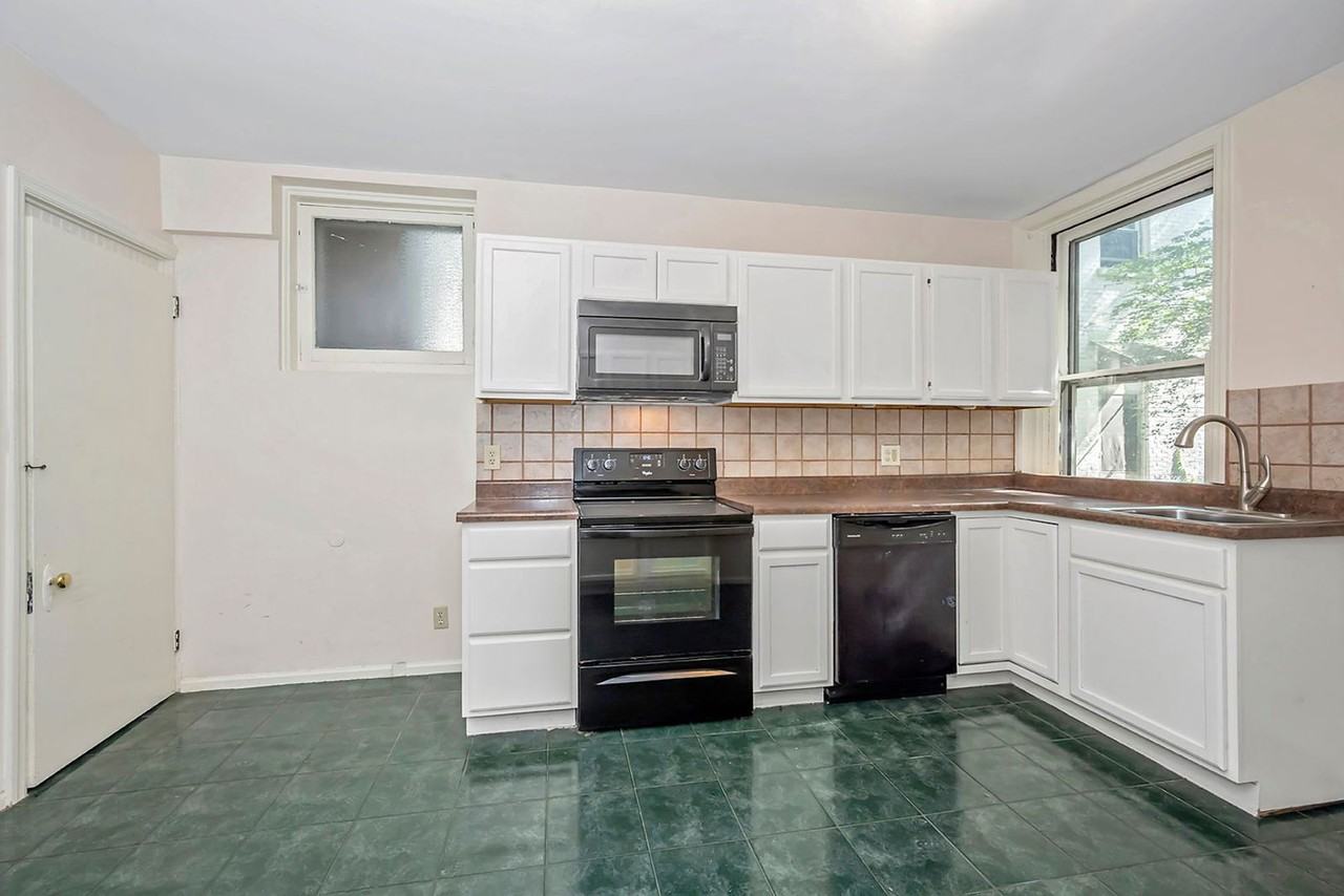 3206 Bishop St - Photo 5 of 31