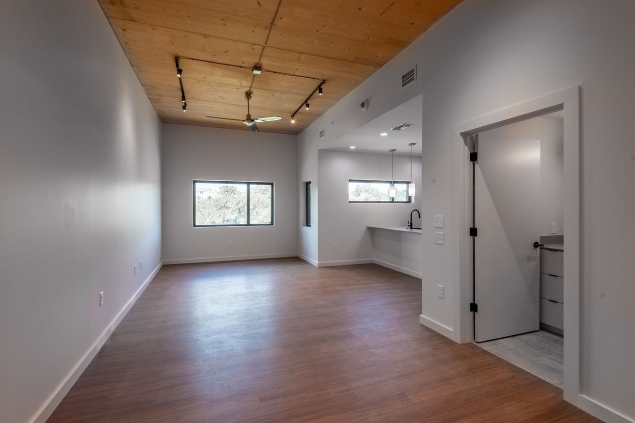 3515 Webberville Rd - Photo 3 of 12