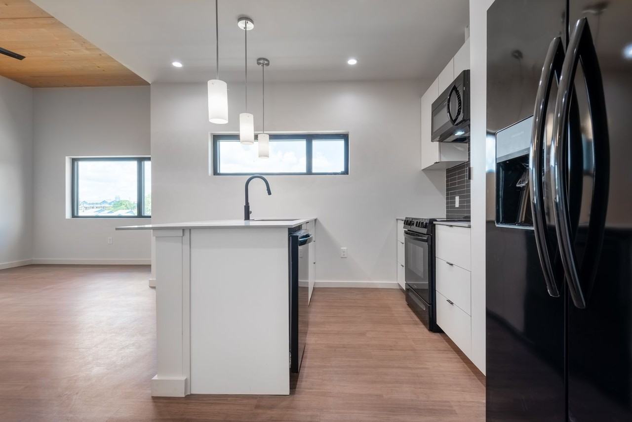 3515 Webberville Rd - Photo 6 of 12