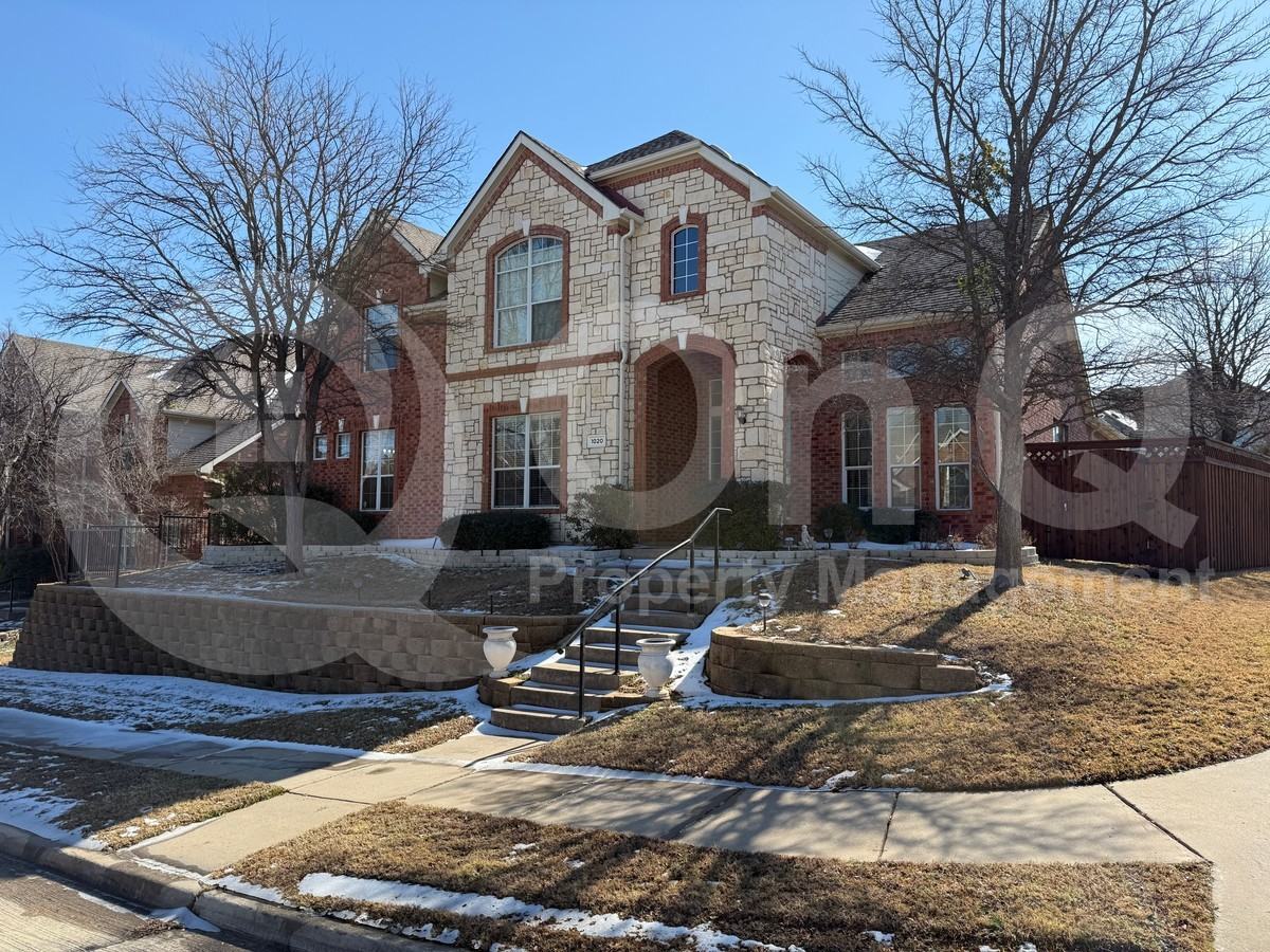 1020 Thorncliff Trl - Photo 2 of 30