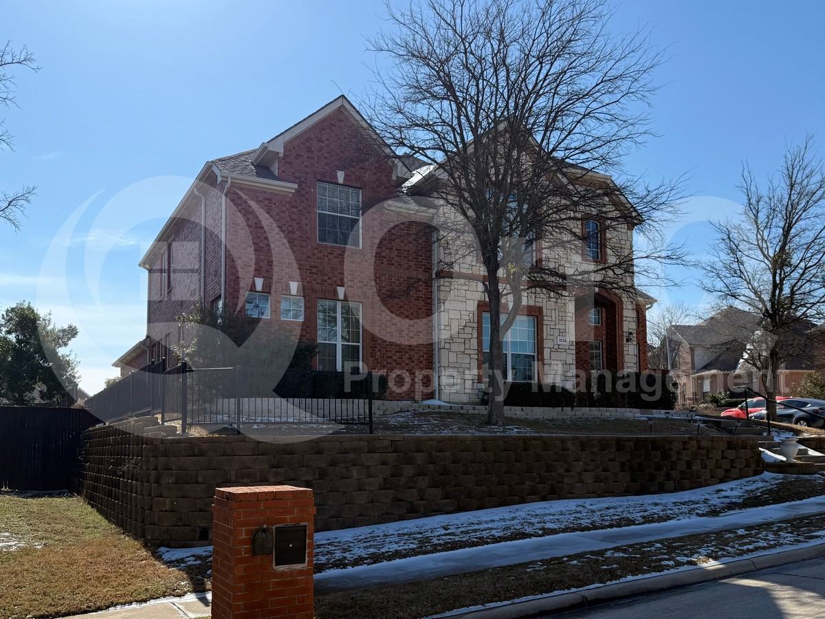 1020 Thorncliff Trl - Photo 3 of 30