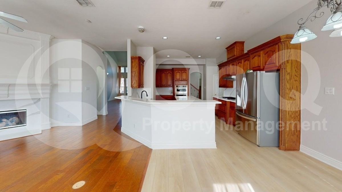 1020 Thorncliff Trl - Photo 5 of 30