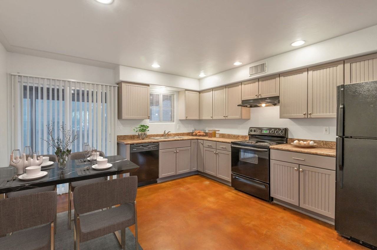 2358 N 6th Ave #3 - Photo 6 of 24