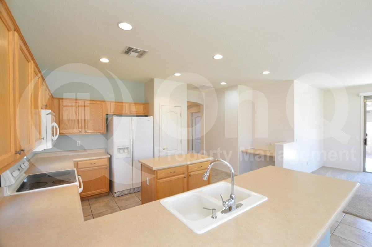 3306 E Powell Ct - Photo 3 of 20