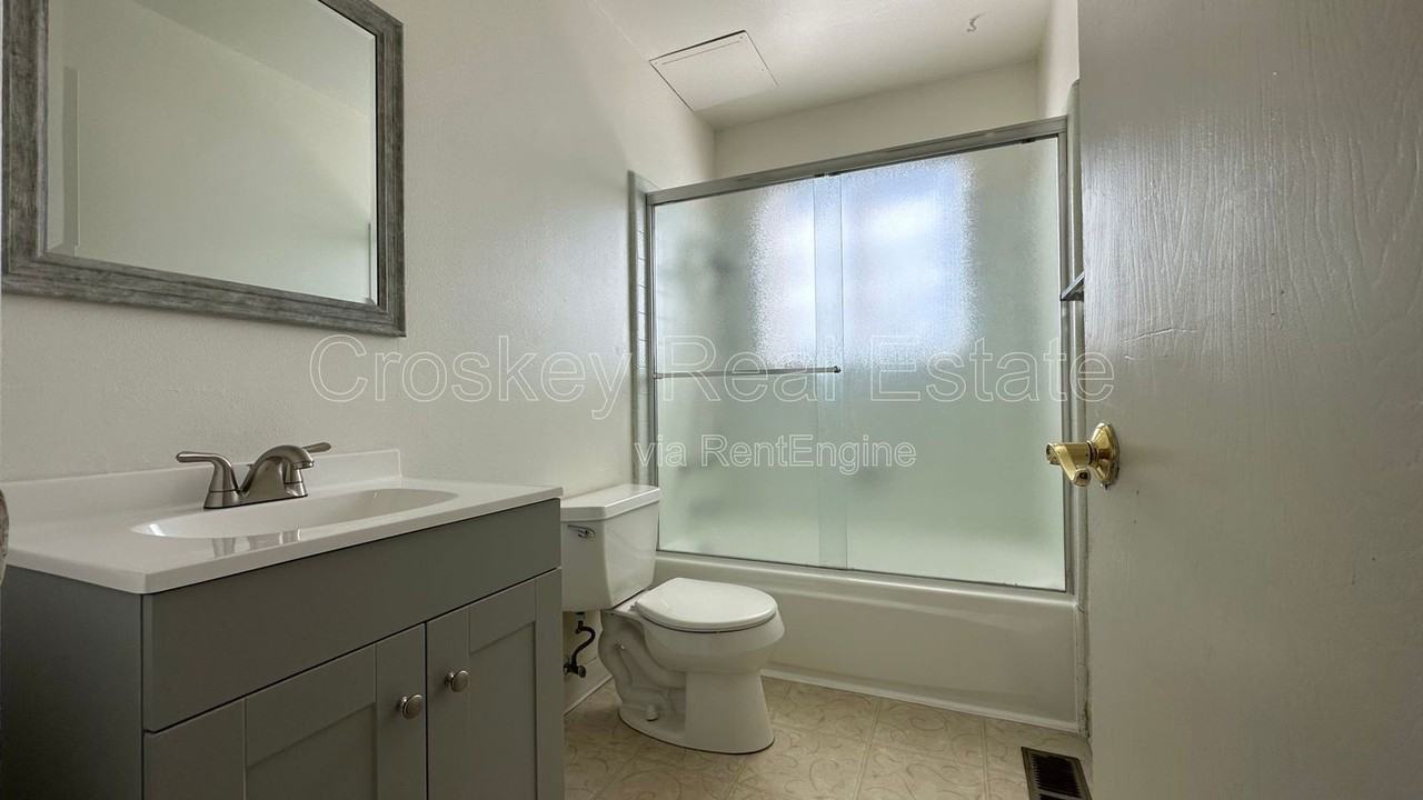 3521 Fairview Dr #B - Photo 5 of 9