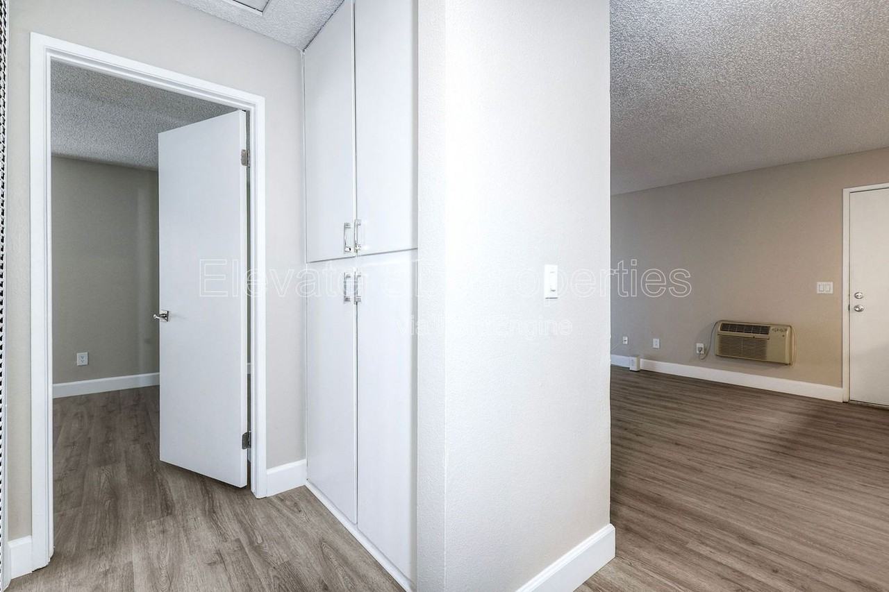 9331 Creekside Ct #3 - Photo 7 of 50