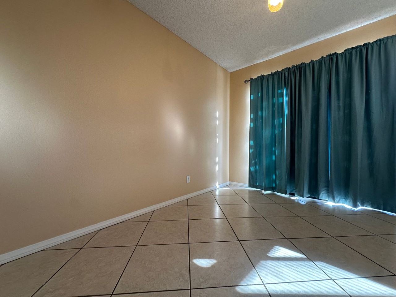 541 Chandler St - Photo 3 of 8