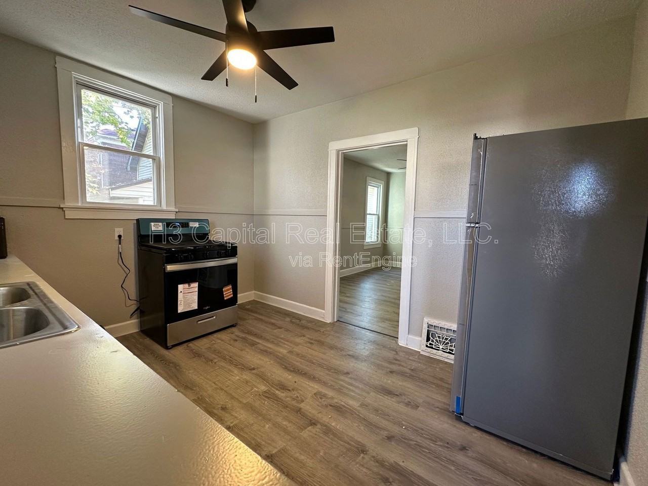 114 N Missouri Ave #B - Photo 3 of 8