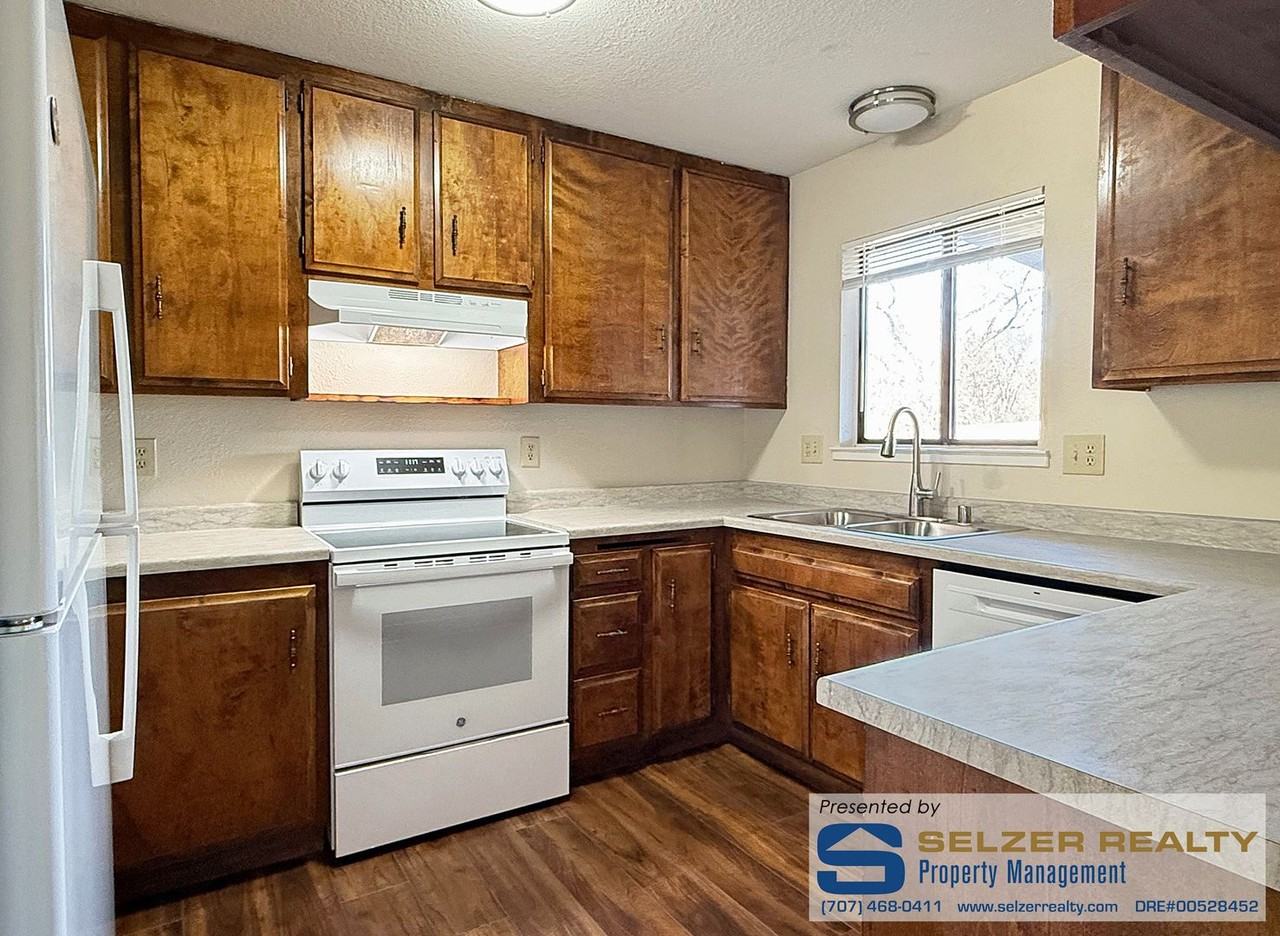 1854 E Hill Rd - Photo 4 of 6