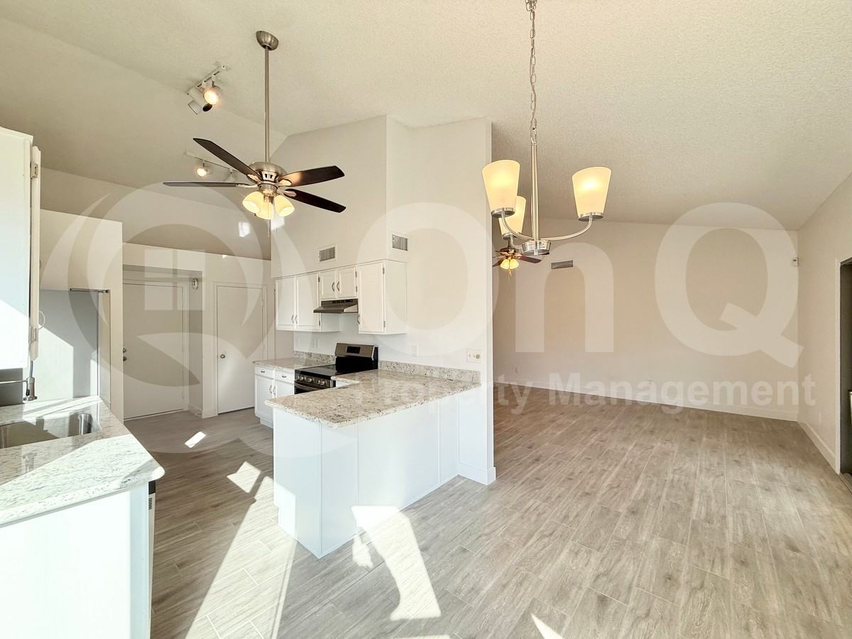 8709 W Cambridge Ave - Photo 7 of 22