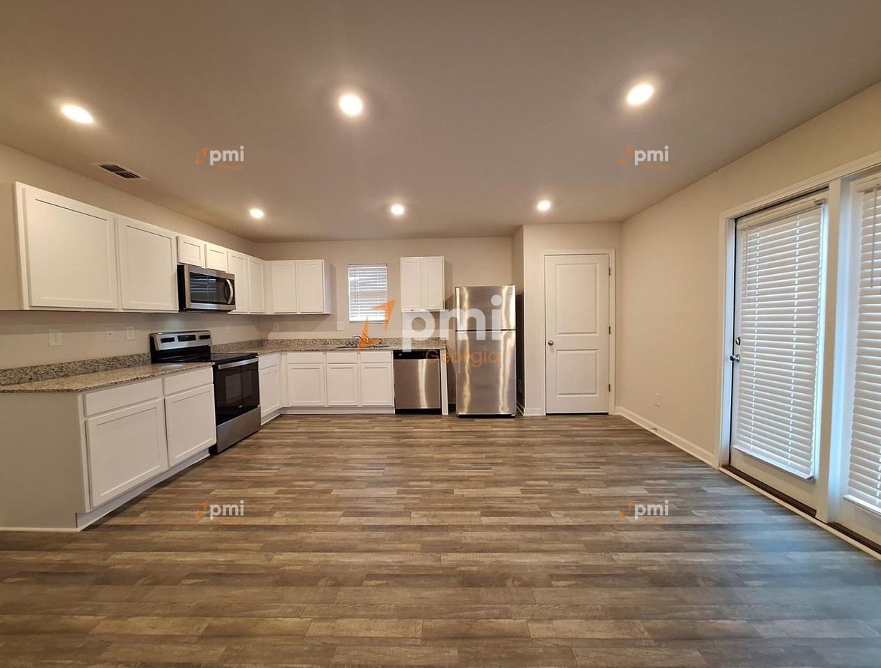 127 Maple Dr - Photo 2 of 13
