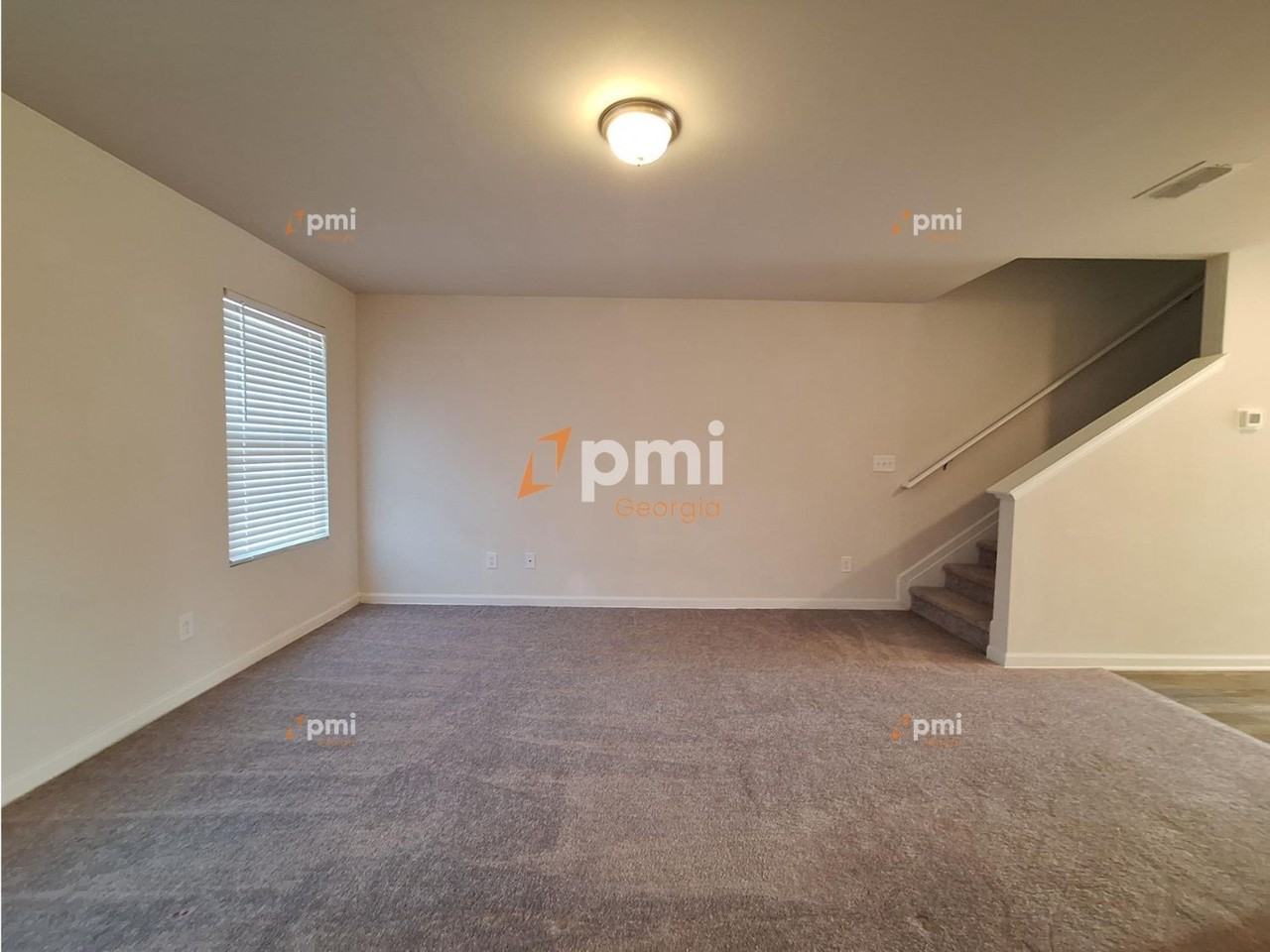 127 Maple Dr - Photo 3 of 13