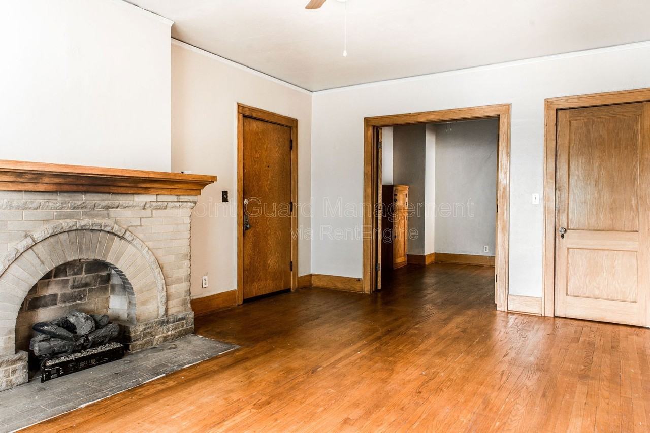 1518 N Robinson Ave #12 - Photo 2 of 20