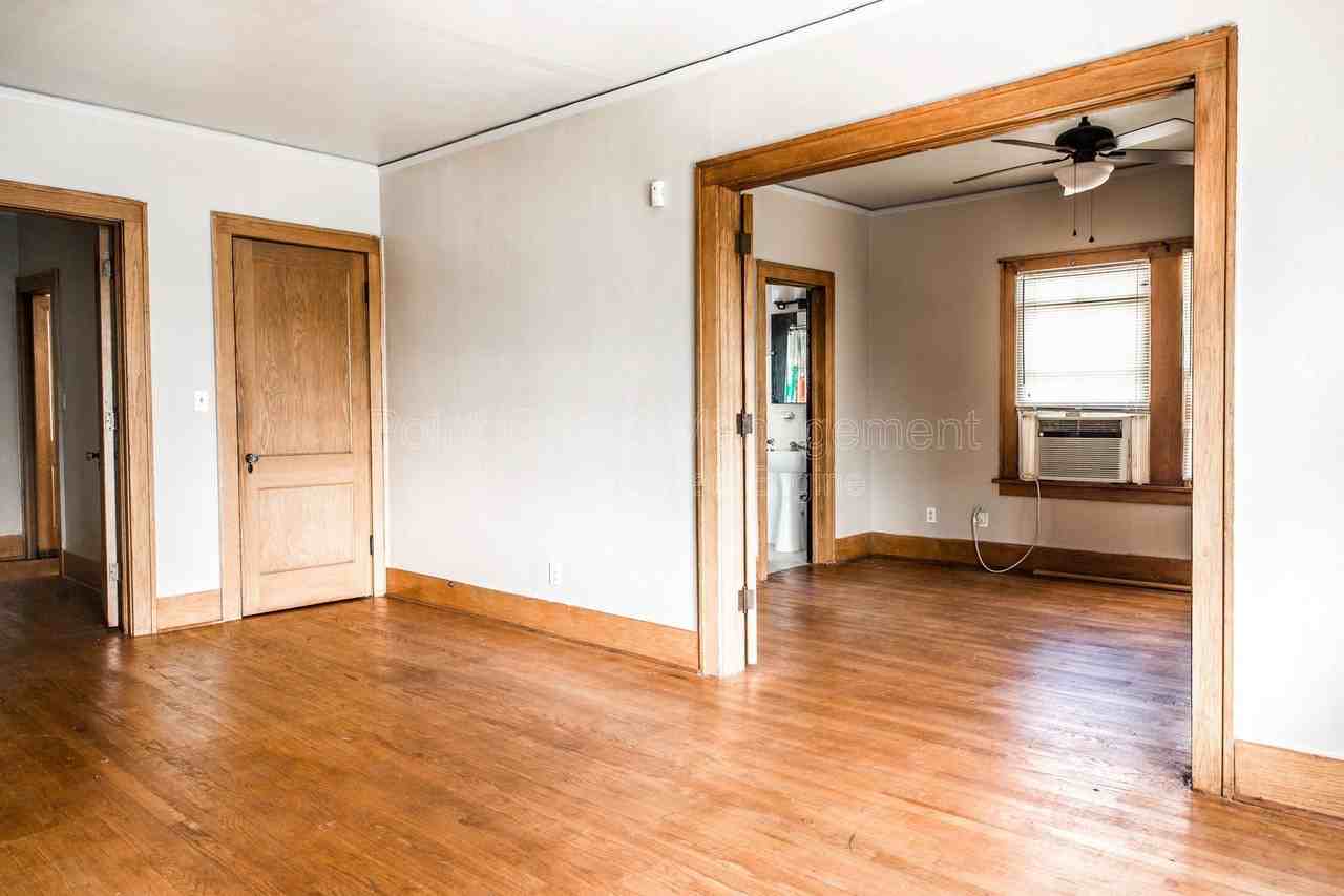 1518 N Robinson Ave #12 - Photo 3 of 20