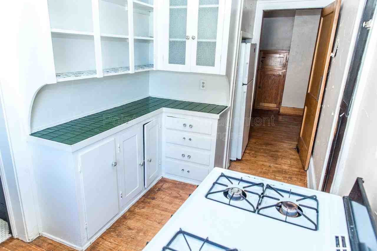 1518 N Robinson Ave #12 - Photo 6 of 20