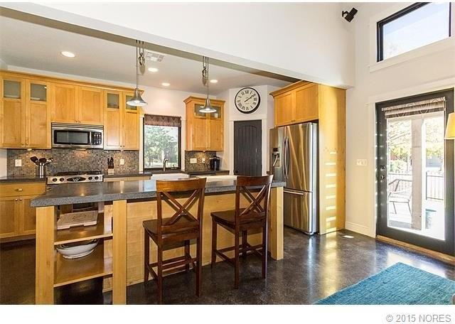 3965 N Pine Ave - Photo 6 of 24