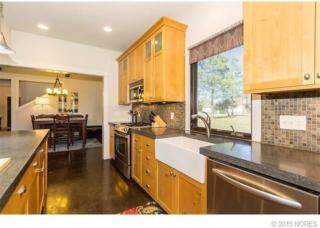 3965 N Pine Ave - Photo 7 of 24